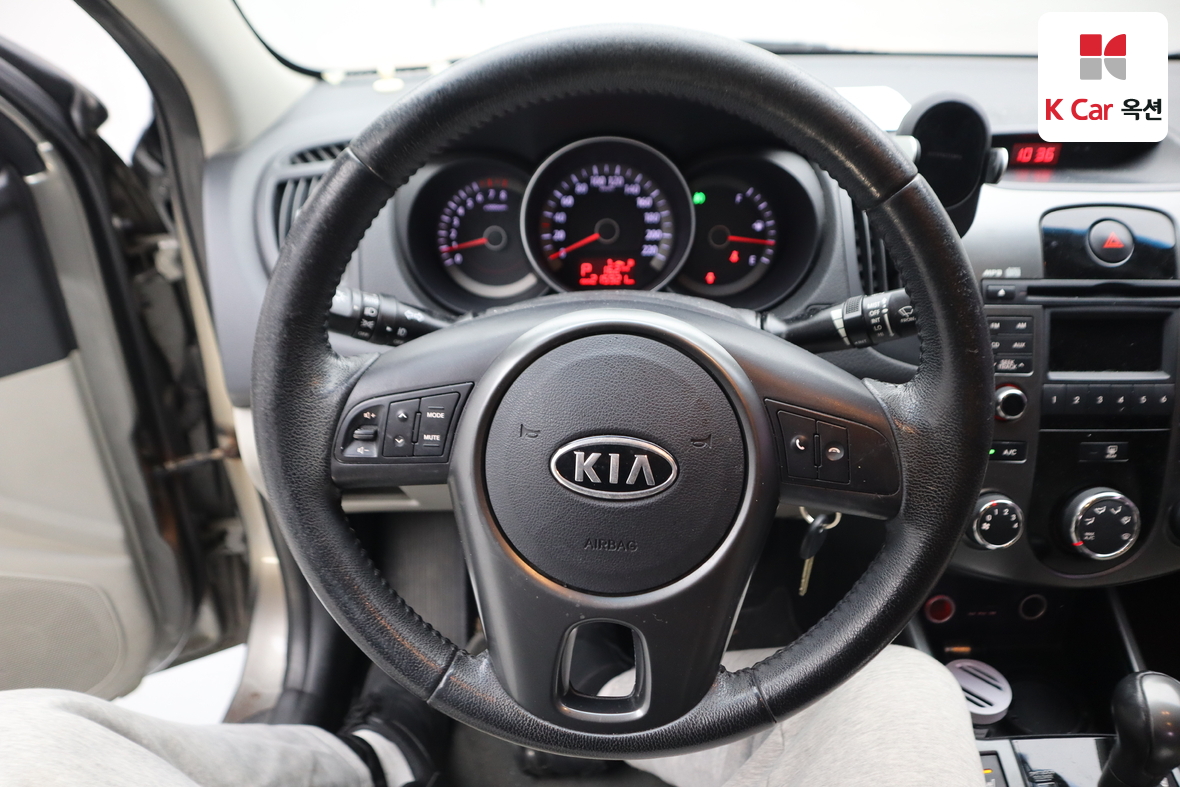 كيا فورتي 2010 - صورة 10