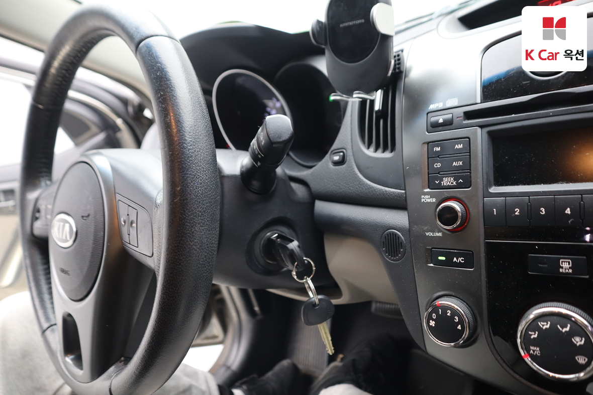 كيا فورتي 2010 - صورة 11