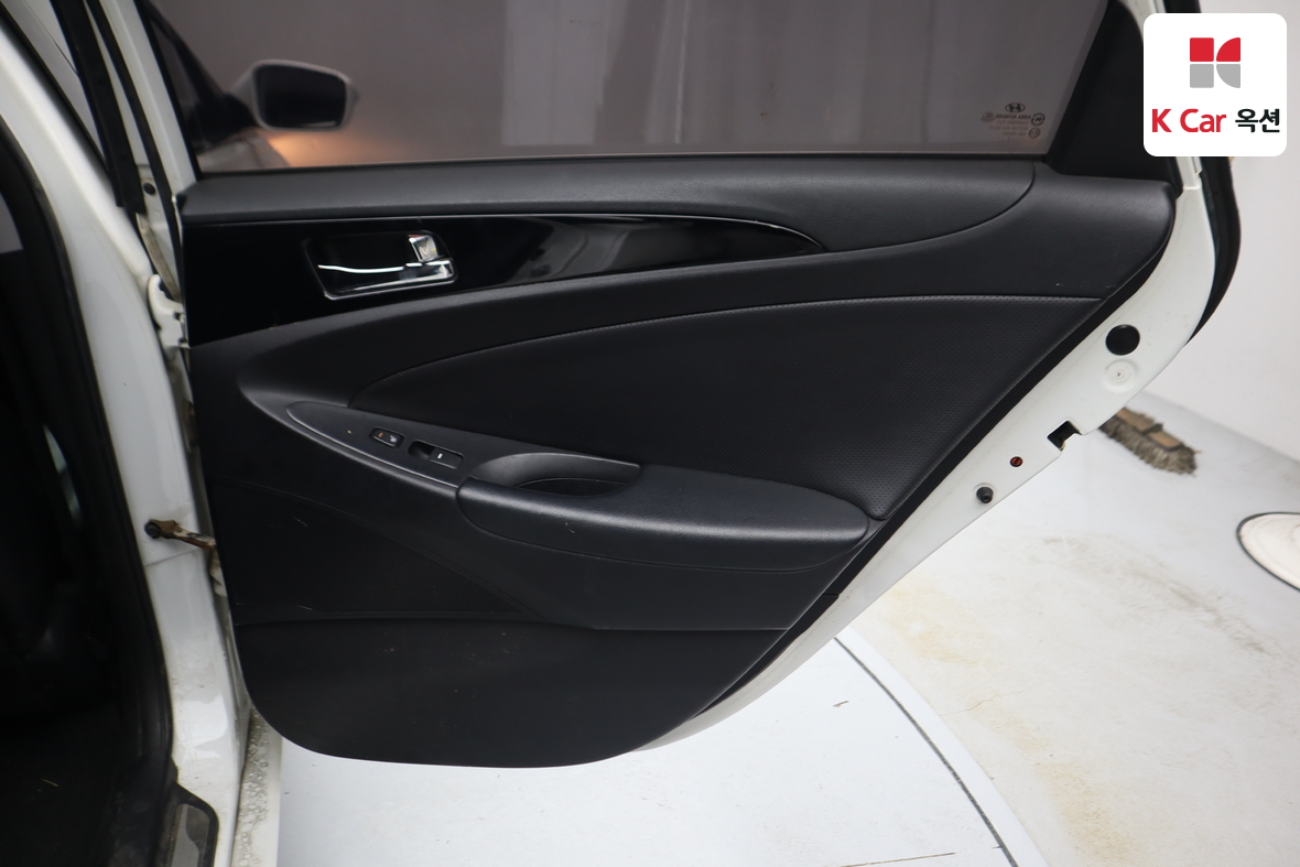 Hyundai Sonata 2010 - Image 26