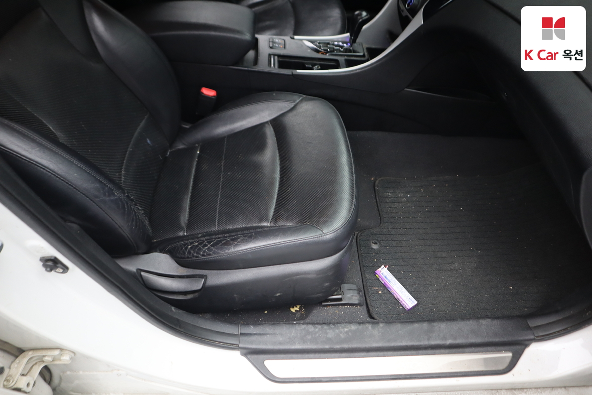 Hyundai Sonata 2010 - Image 29