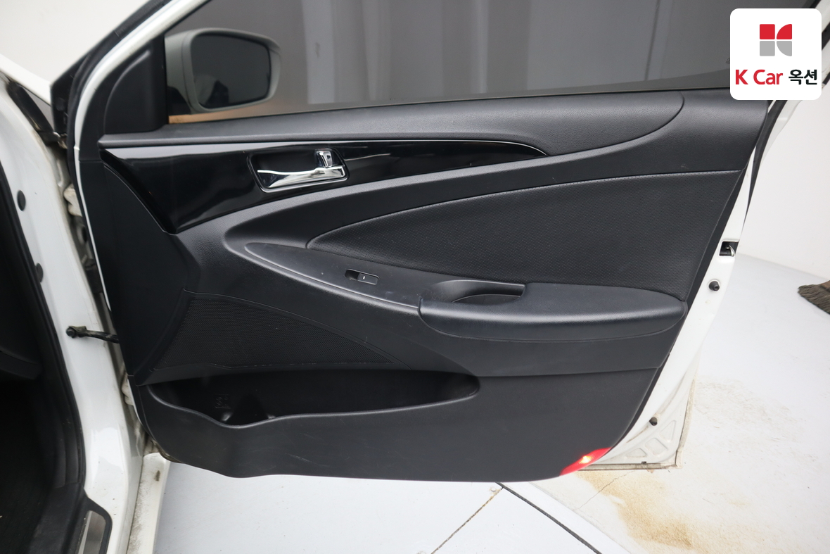 Hyundai Sonata 2010 - Image 28