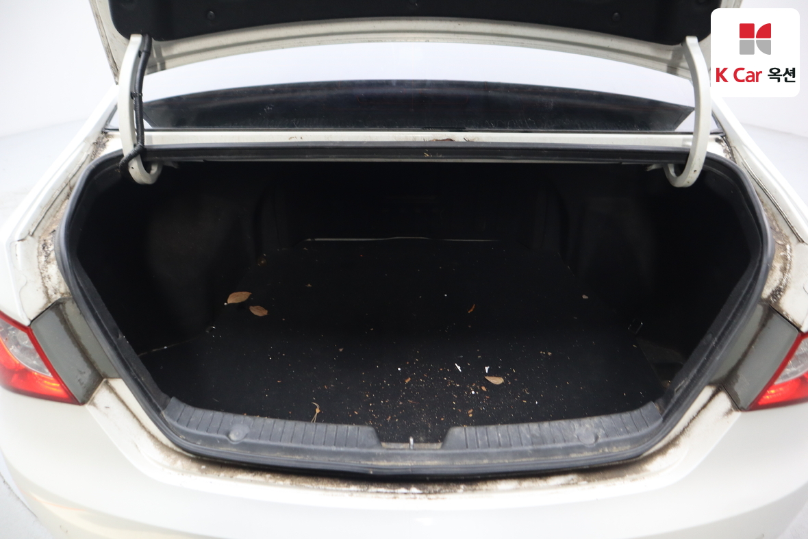 Hyundai Sonata 2010 - Image 25