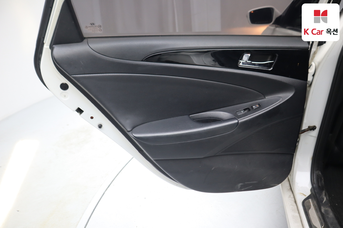 Hyundai Sonata 2010 - Image 22