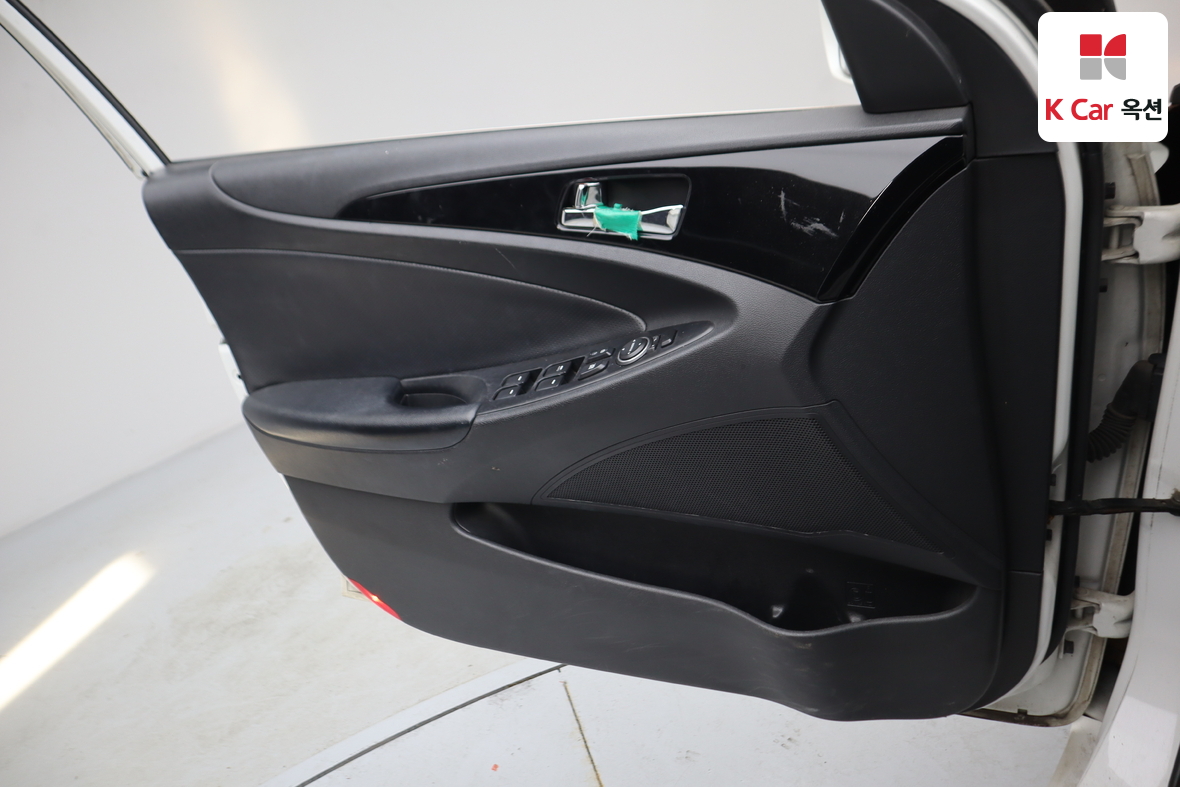 Hyundai Sonata 2010 - Image 8