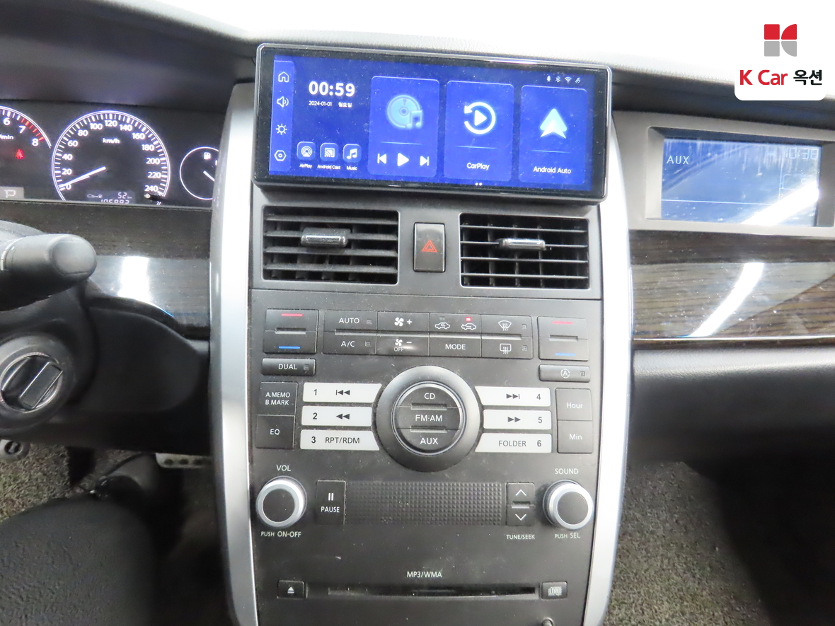 Renault Samsung SM7 2011 - Image 6