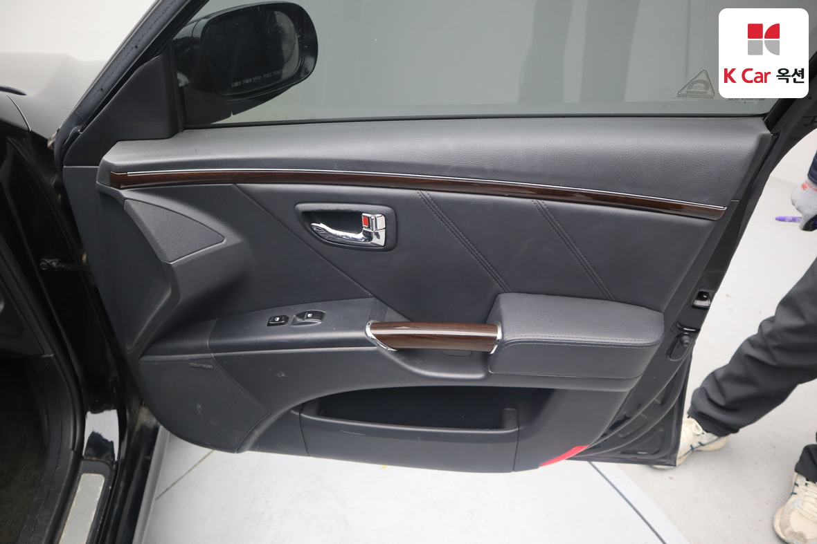 Hyundai Grandeur 2011 - Image 26