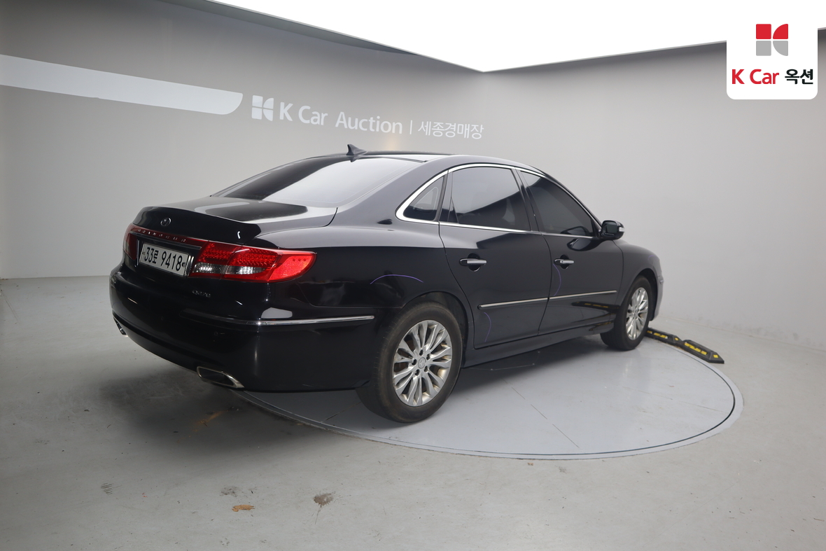Hyundai Grandeur 2011 - Image 2