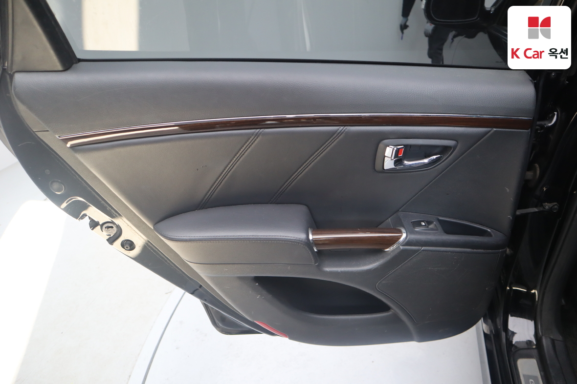 Hyundai Grandeur 2011 - Image 20