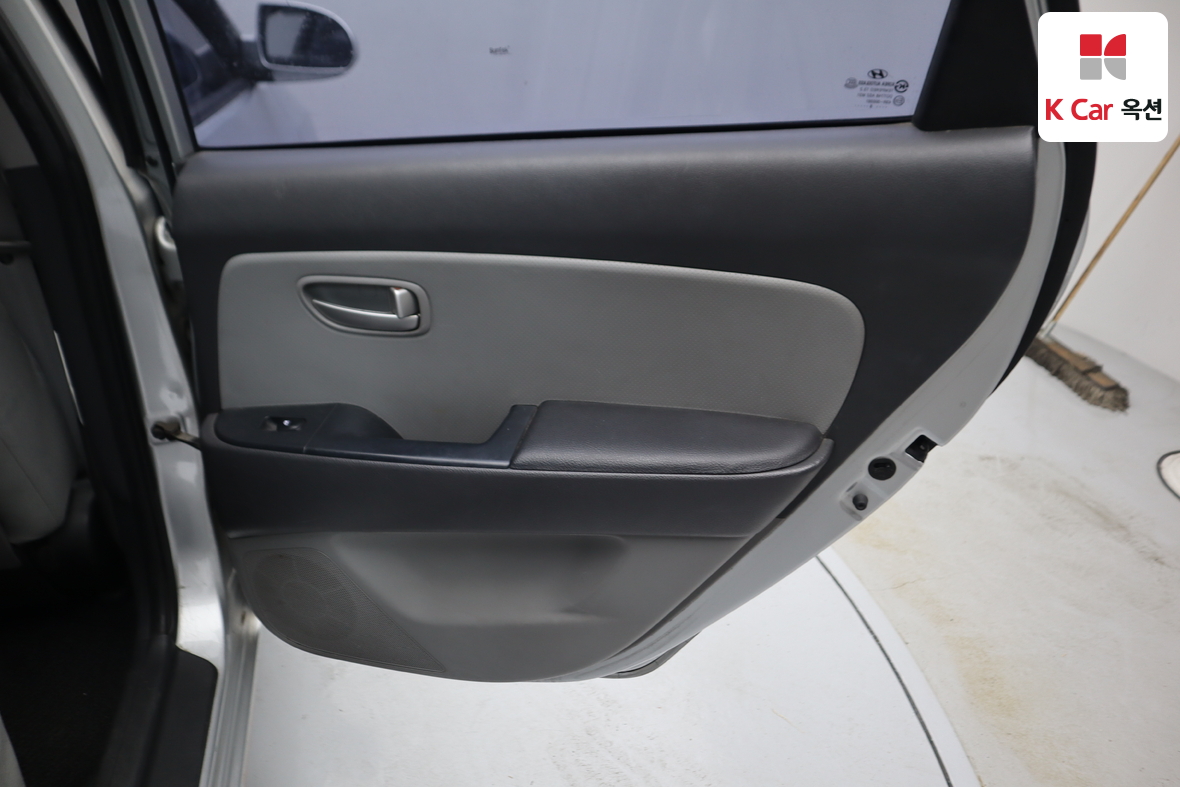 هيونداي إلانترا 2008 - صورة 25