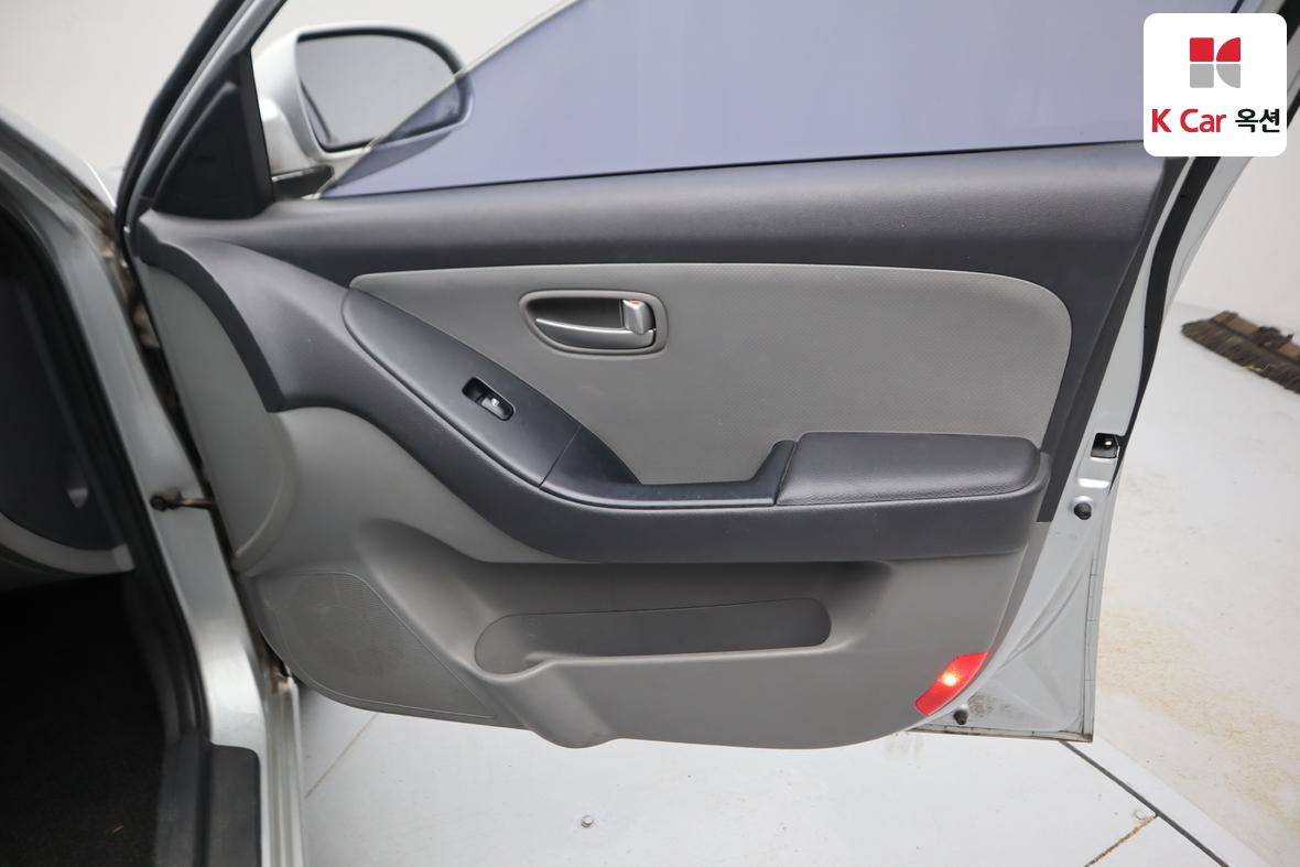 هيونداي إلانترا 2008 - صورة 27