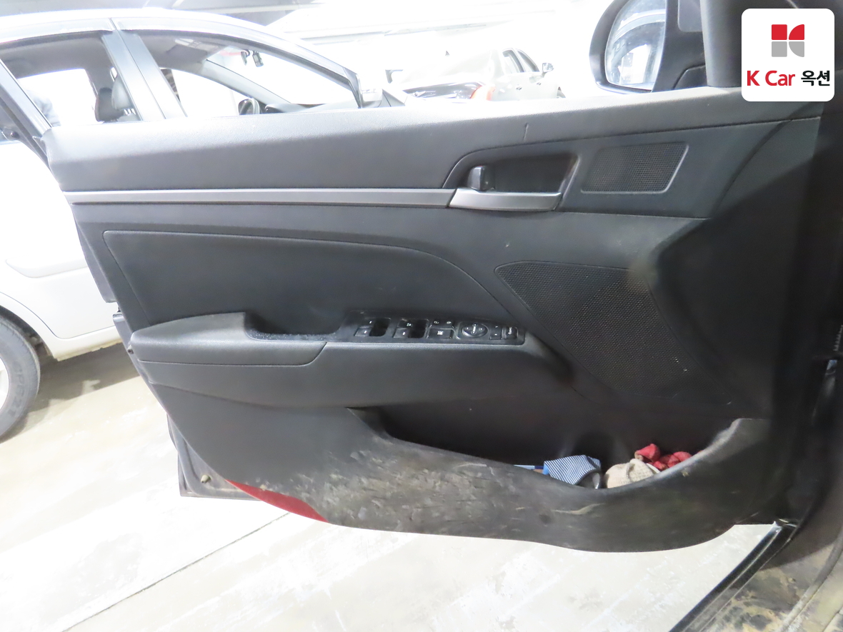 Hyundai Elantra 2020 - Image 8