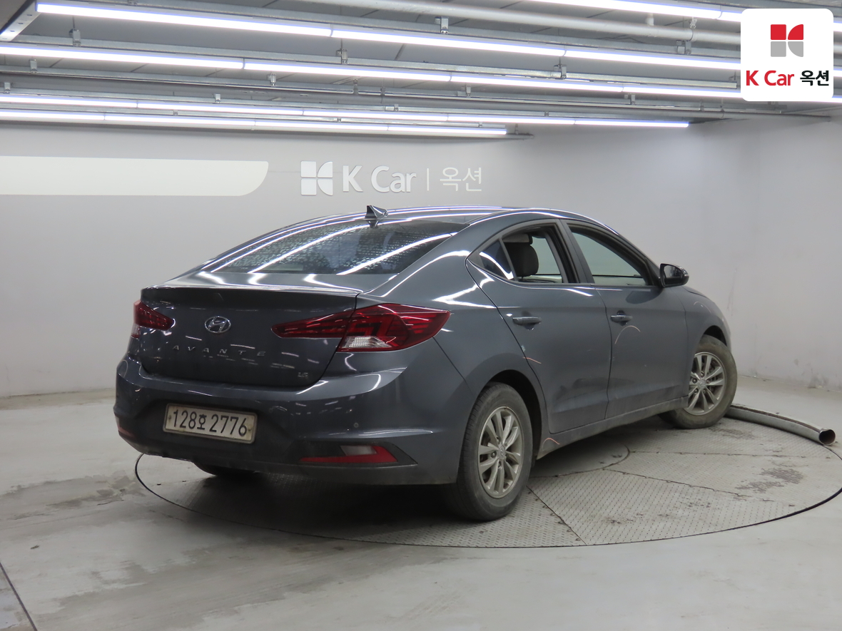 Hyundai Elantra 2020 - Image 2