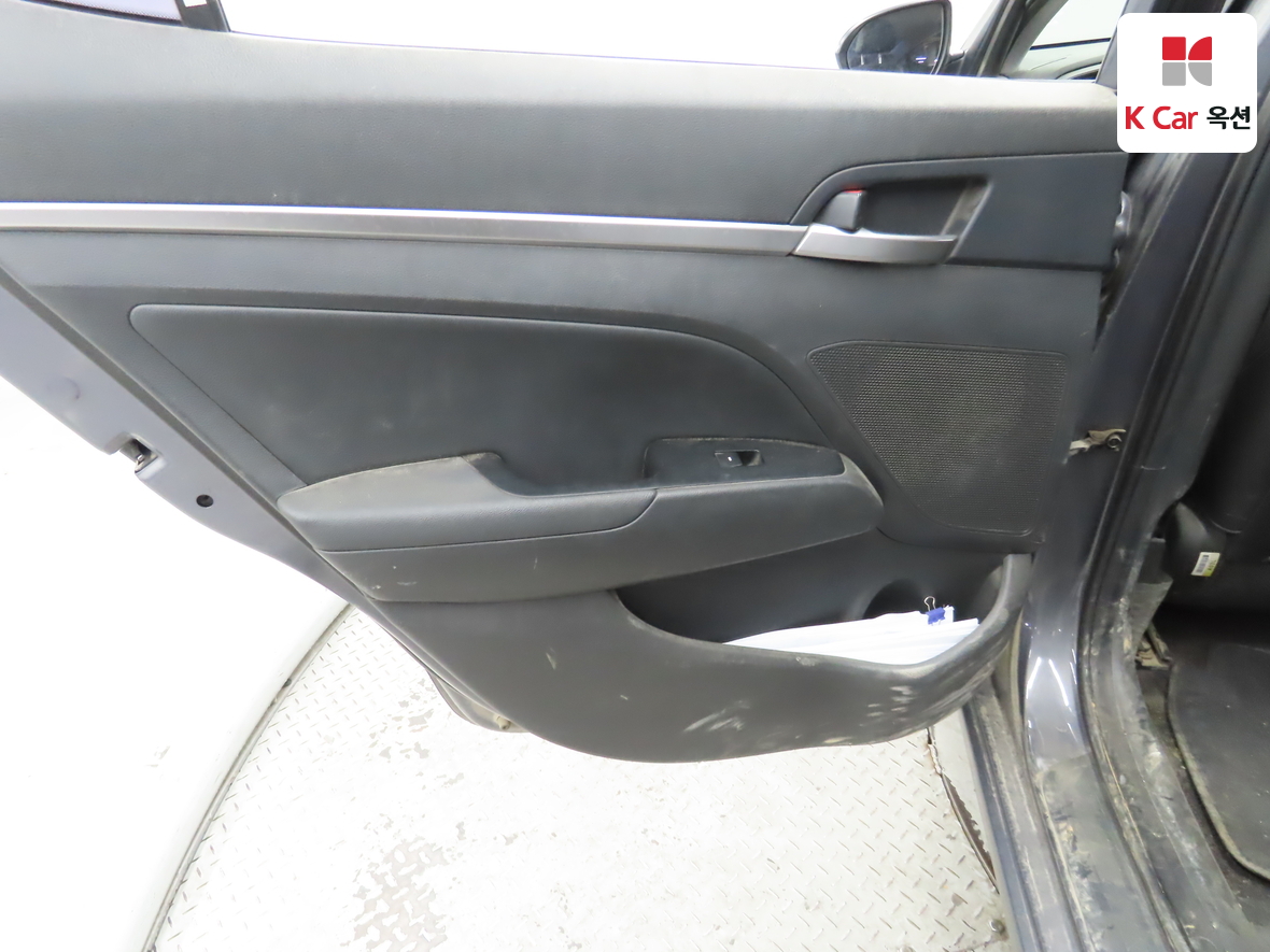 Hyundai Elantra 2020 - Image 23