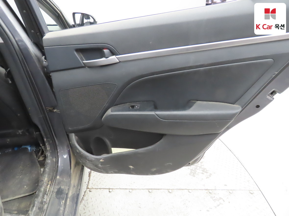 Hyundai Elantra 2020 - Image 27