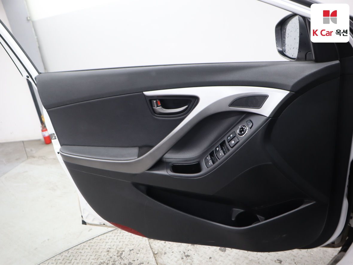 Hyundai Elantra 2013 - Image 8