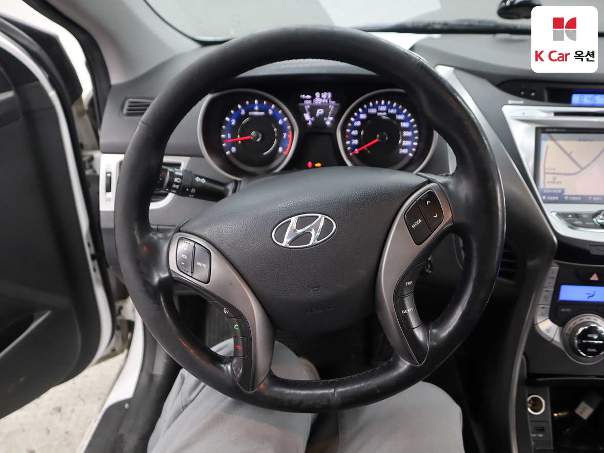 Hyundai Elantra 2013 - Image 10