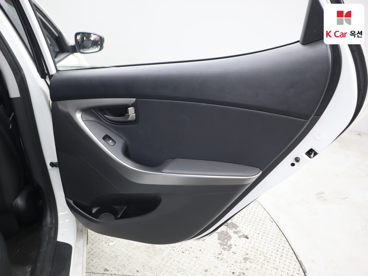 Hyundai Elantra 2013 - Image 29