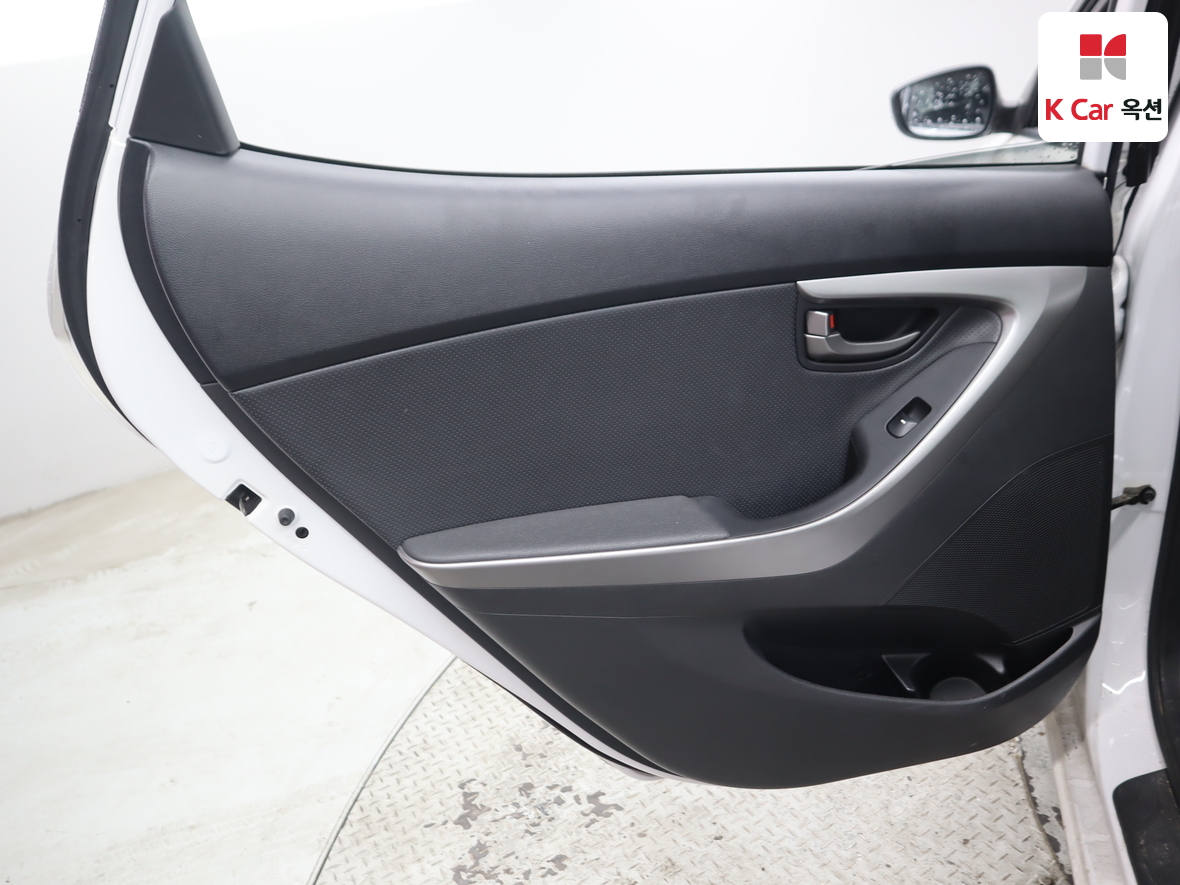Hyundai Elantra 2013 - Image 25