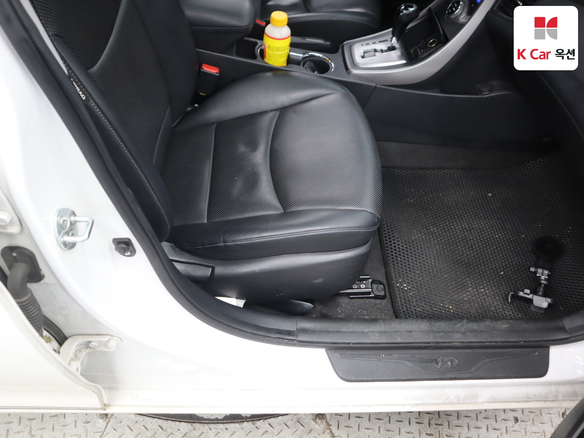 Hyundai Elantra 2013 - Image 32