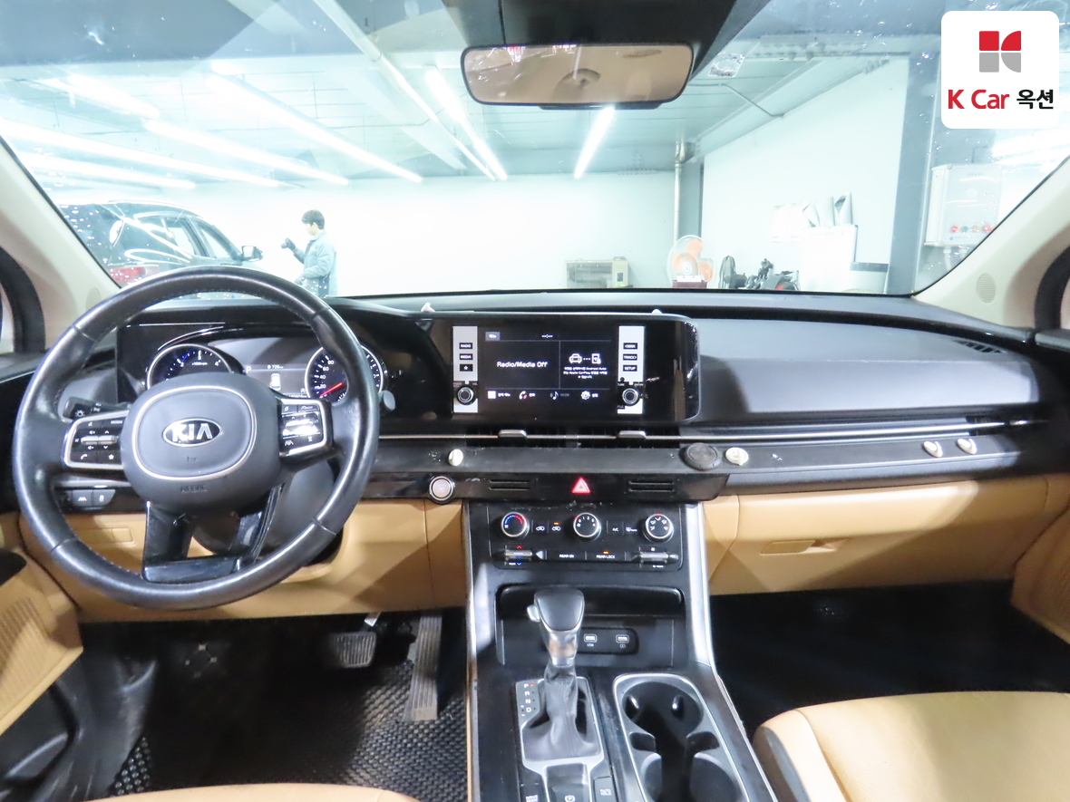 Kia Carnival 2021 - Image 3