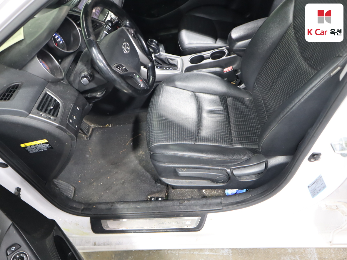 Hyundai Elantra 2014 - Image 17