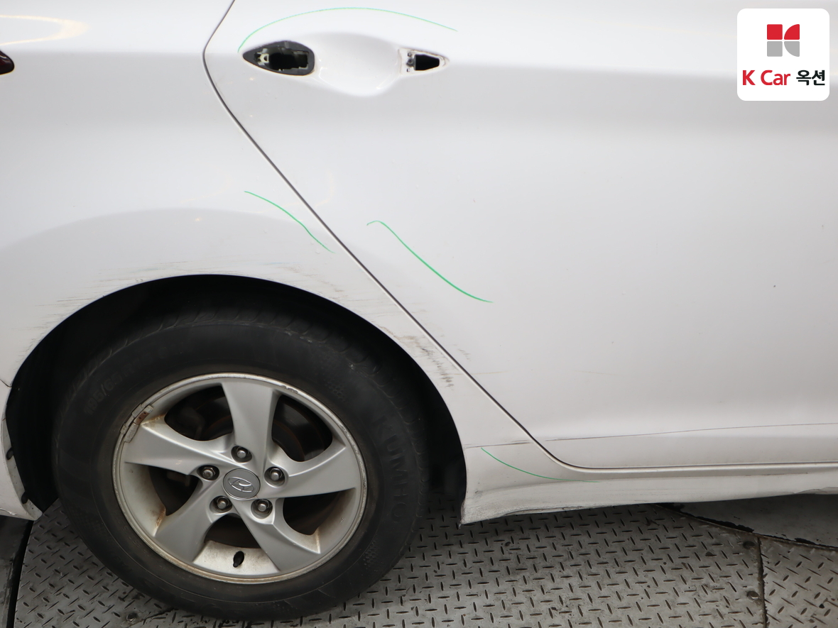 Hyundai Elantra 2014 - Image 40