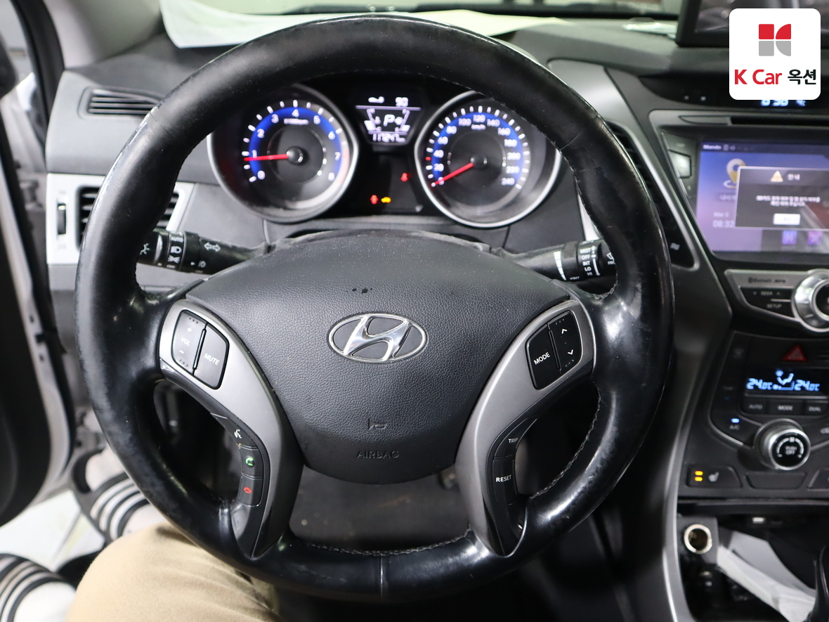 Hyundai Elantra 2014 - Image 10