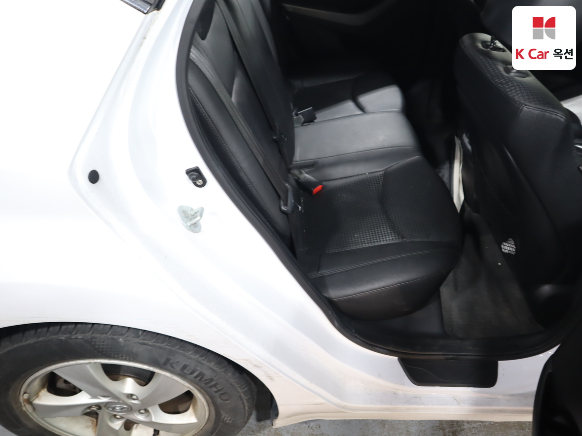 Hyundai Elantra 2014 - Image 25