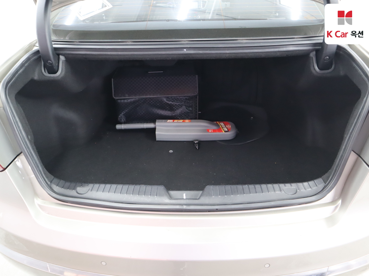 Kia K7 2011 - Image 25