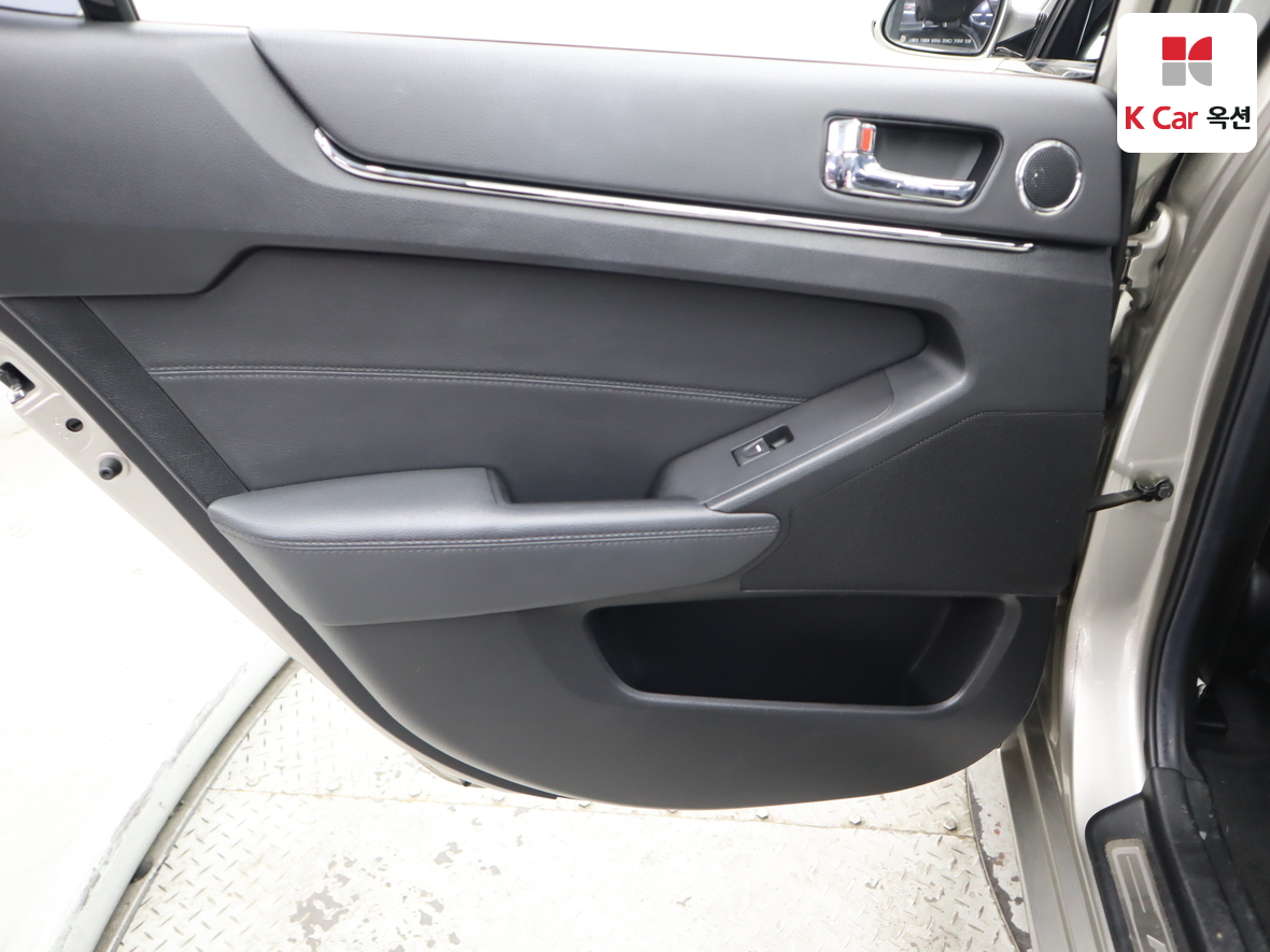 Kia K7 2011 - Image 22