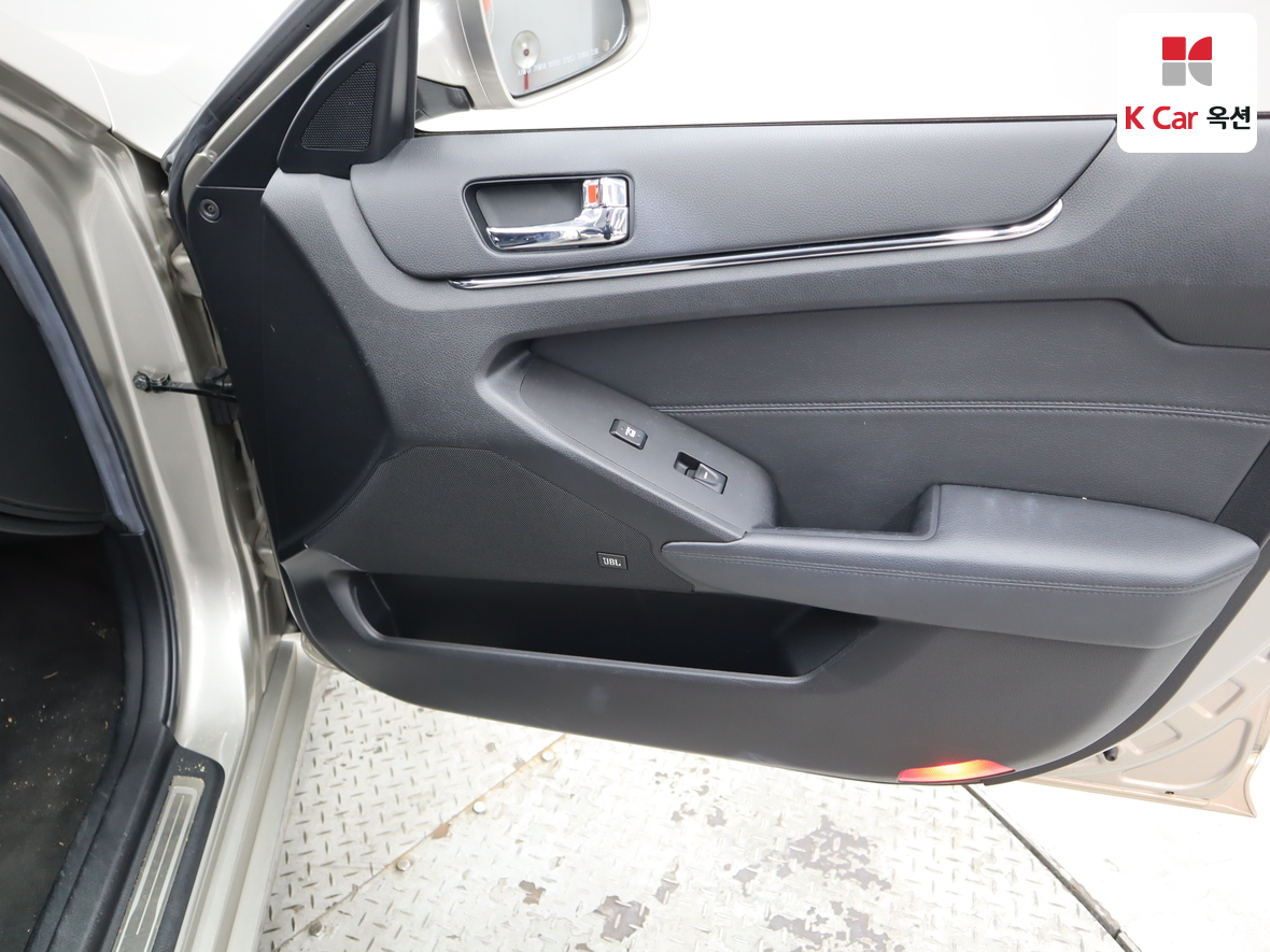 Kia K7 2011 - Image 28