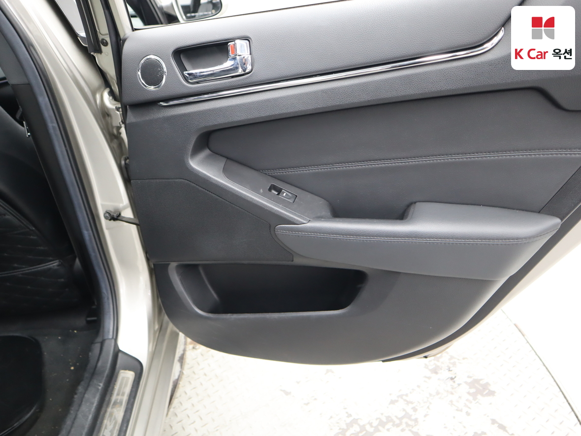 Kia K7 2011 - Image 26
