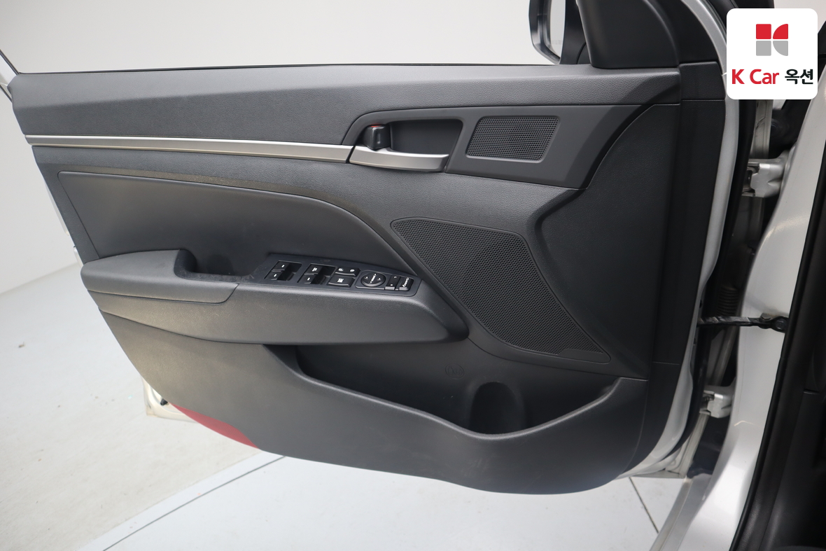 Hyundai Elantra 2016 - Image 8