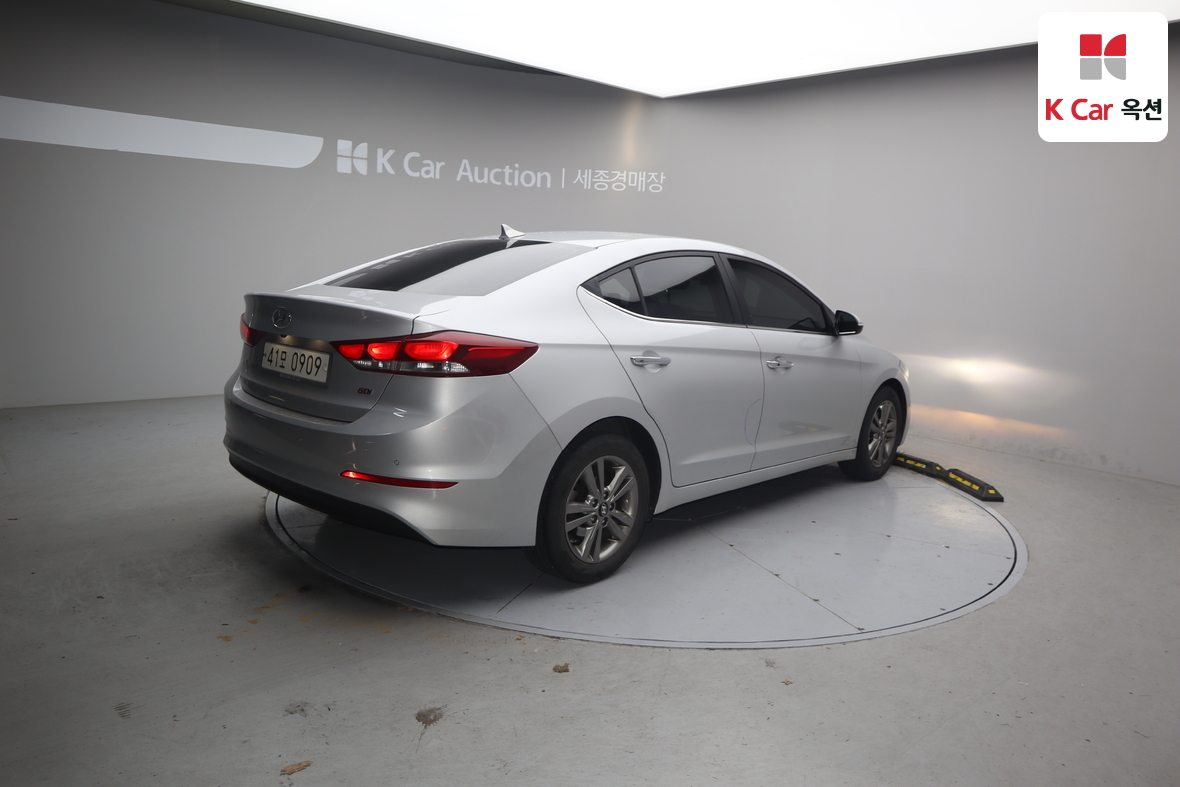 Hyundai Elantra 2016 - Image 2