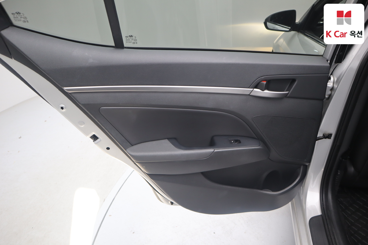 Hyundai Elantra 2016 - Image 20