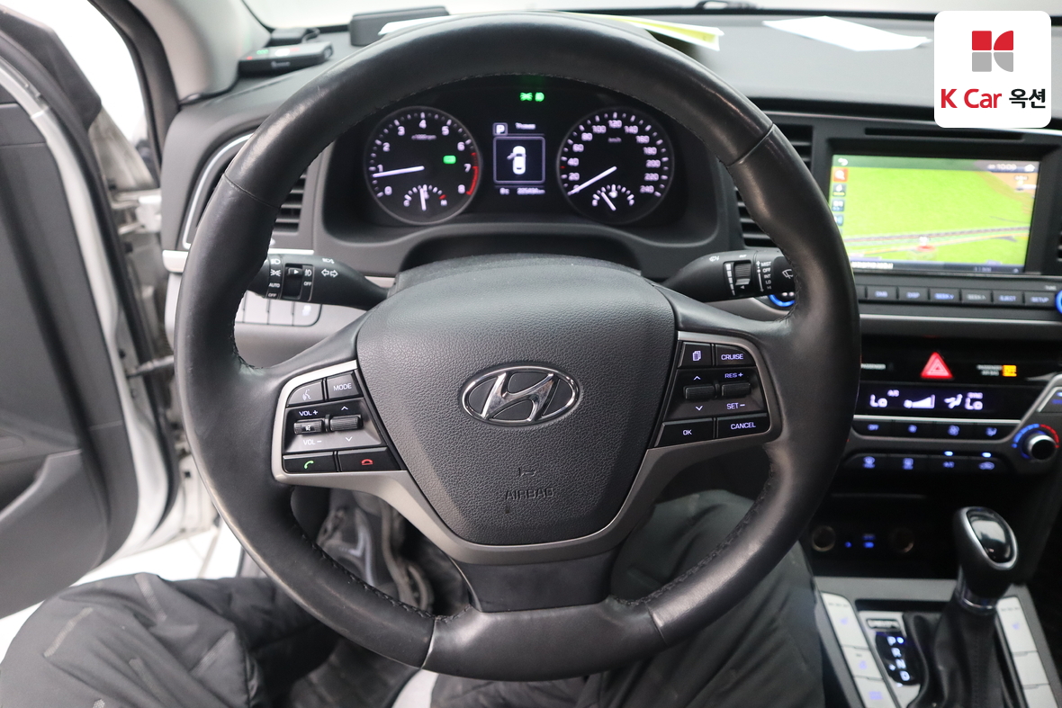 Hyundai Elantra 2016 - Image 10