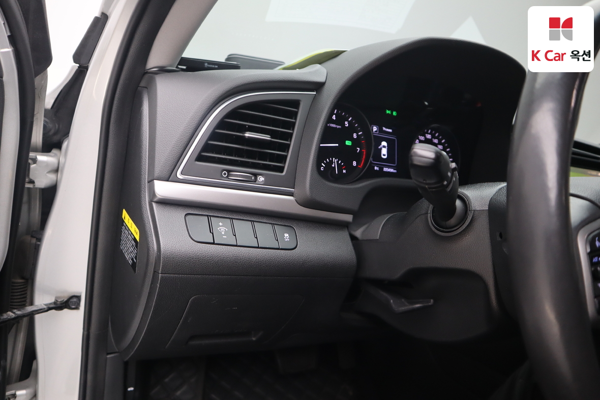 Hyundai Elantra 2016 - Image 9