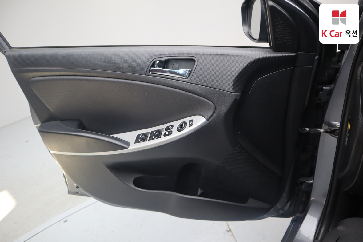 Hyundai Accent 2014 - Image 8