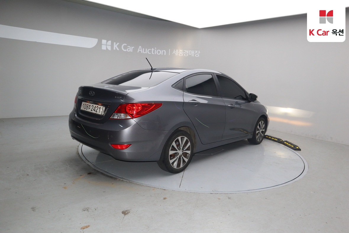 Hyundai Accent 2014 - Image 2