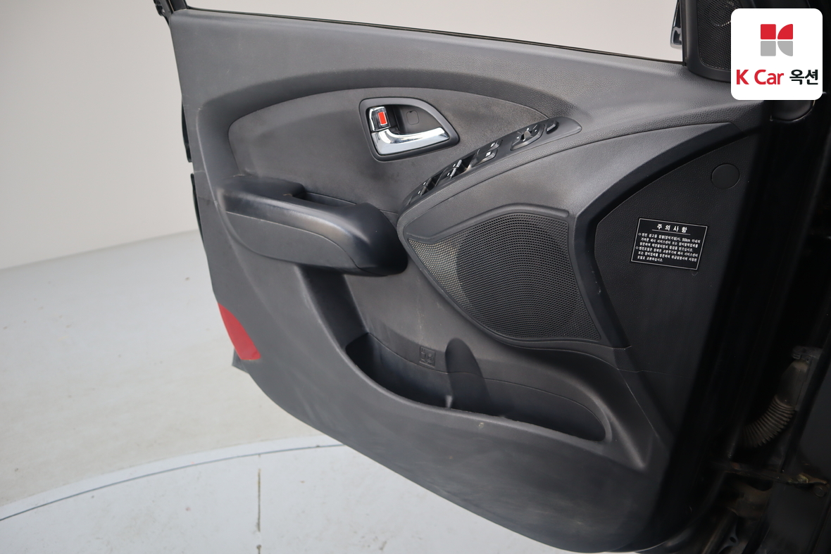 Hyundai Tucson 2011 - Image 8
