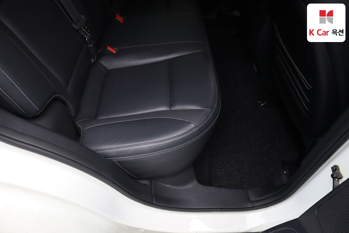 KG Mobility Tivoli 2016 - Image 27