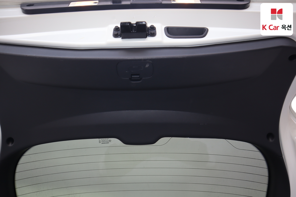 KG Mobility Tivoli 2016 - Image 25