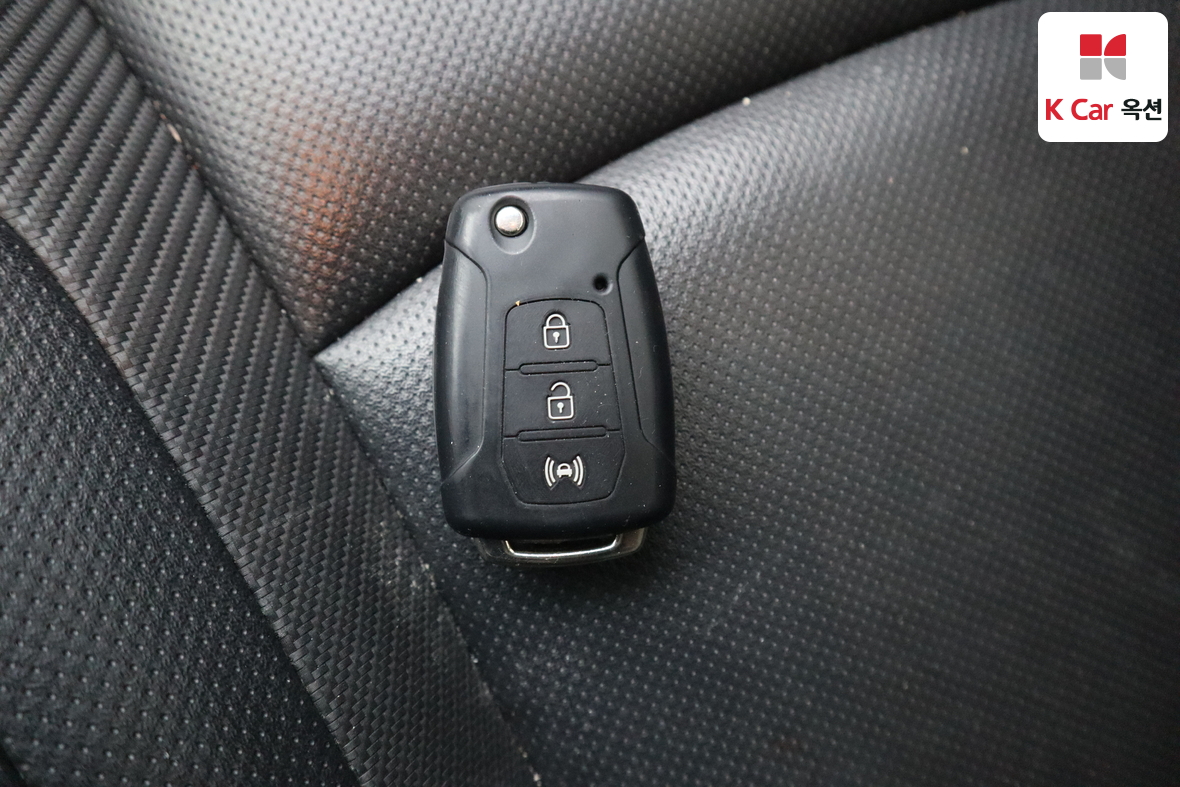 KG Mobility Tivoli 2016 - Image 17