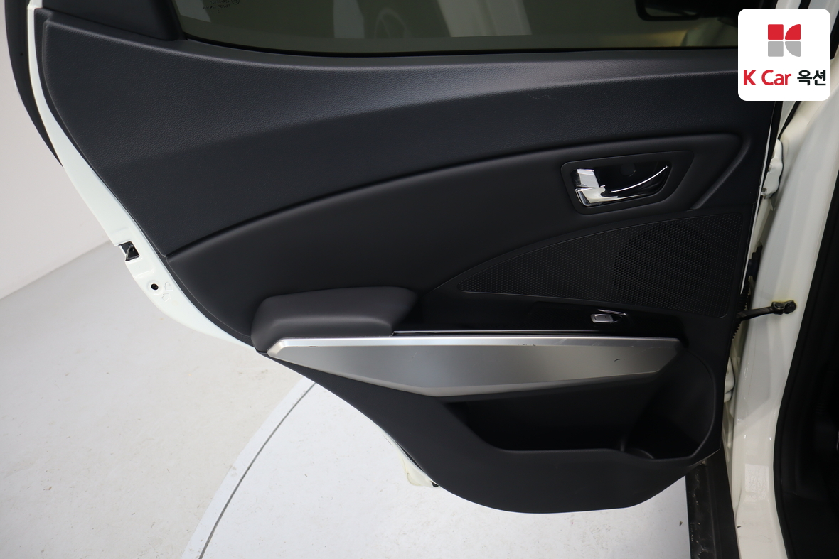 KG Mobility Tivoli 2016 - Image 21