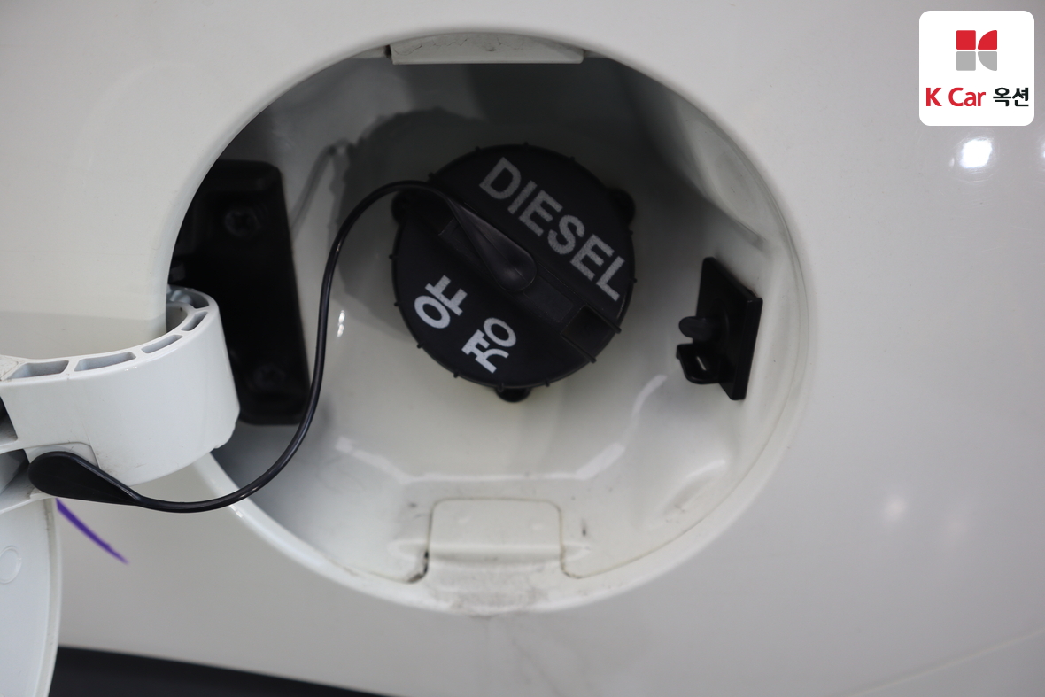 KG Mobility Tivoli 2016 - Image 23