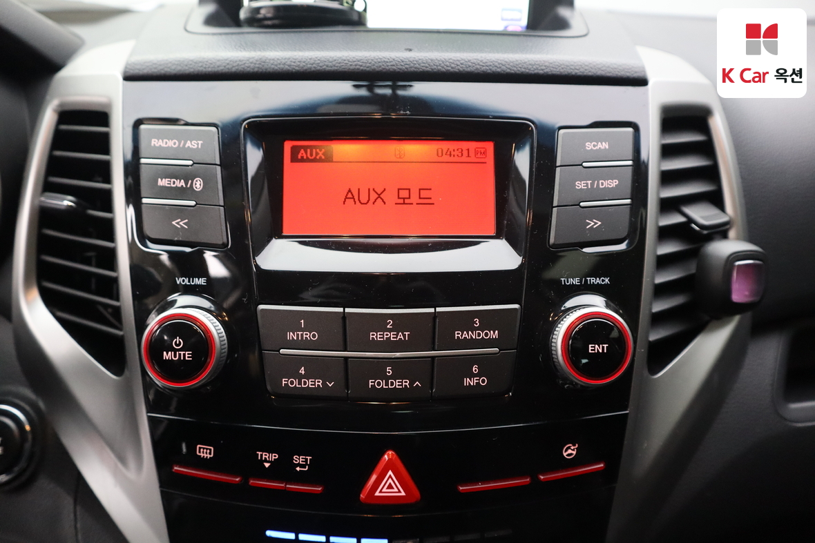 KG Mobility Tivoli 2016 - Image 14