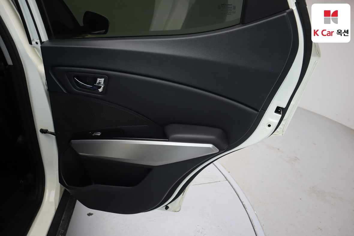 KG Mobility Tivoli 2016 - Image 26