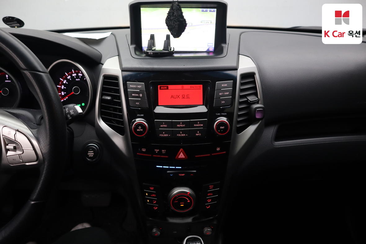 KG Mobility Tivoli 2016 - Image 6