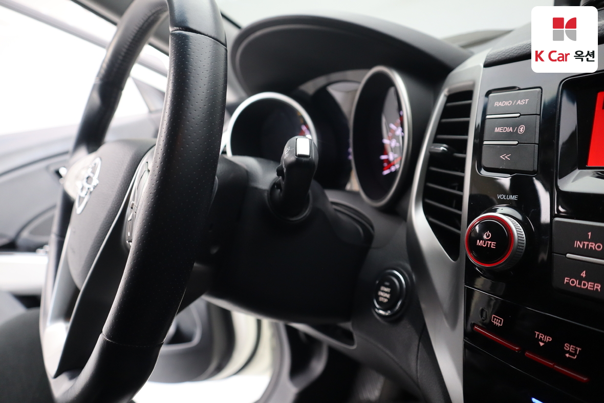 KG Mobility Tivoli 2016 - Image 11