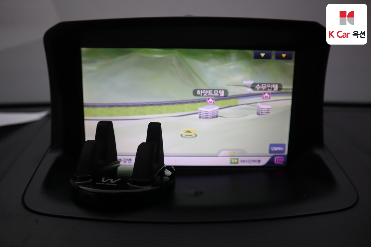 KG Mobility Tivoli 2016 - Image 13